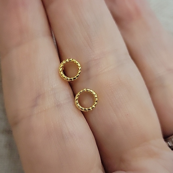 18k Gold Rope Circle Stud Earrings - Picture 6 of 7